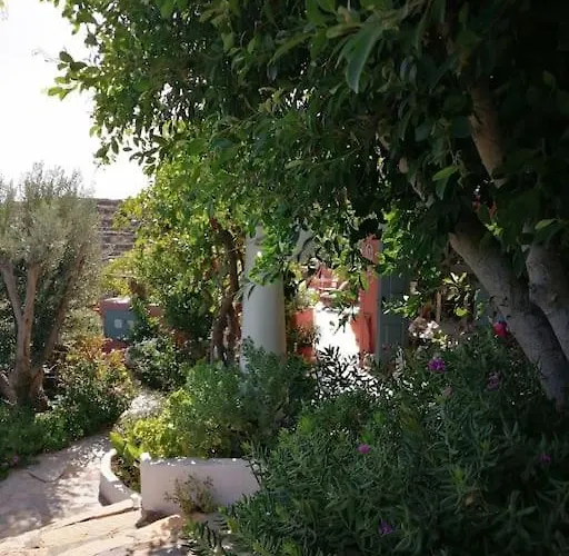 Casa Dei Melograni At Vourlidia Leros Hébergement de vacances *